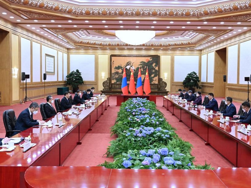  习近平同蒙古国总统呼日勒苏赫举行会谈